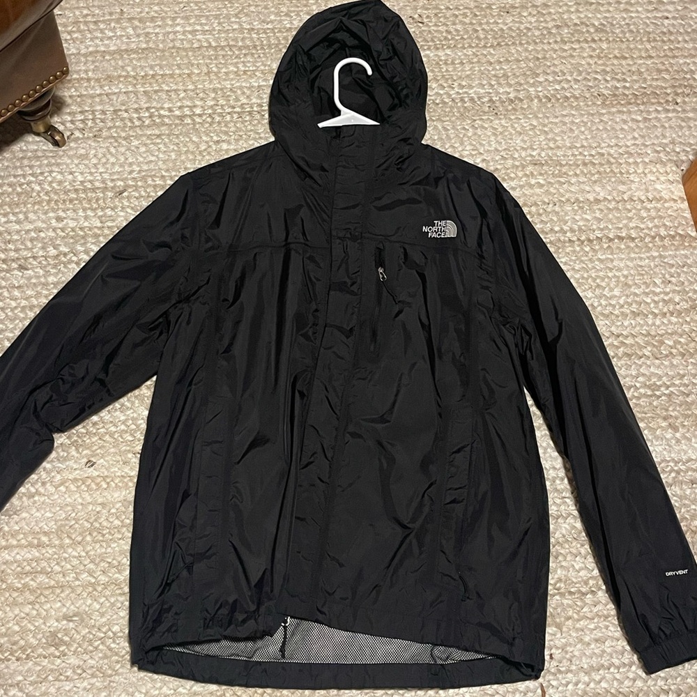 MENS SIZE M NORTH FACE RAIN JACKET